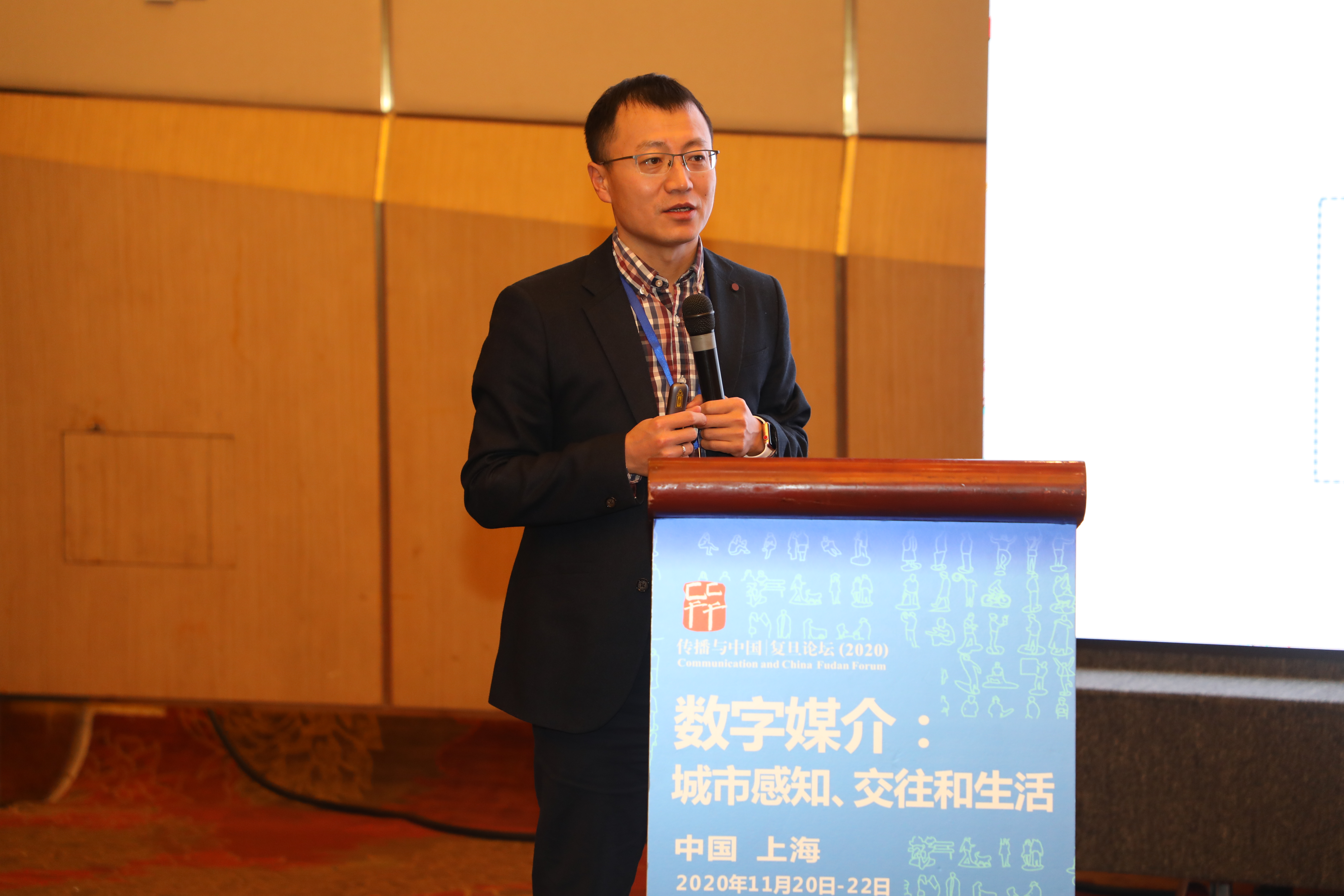 清华大学建筑学院研究员,北京城市实验室创建人和执行主任龙瀛演讲.