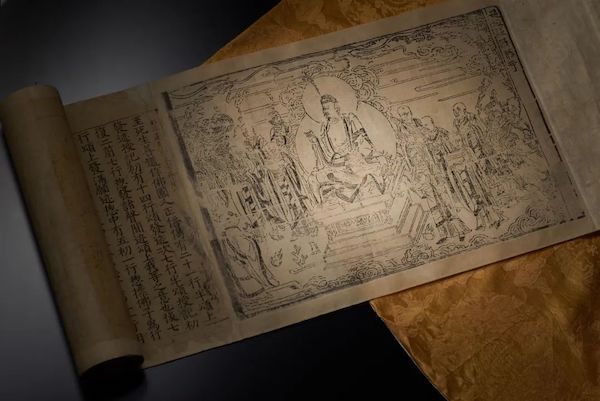 上图展示《赵城金藏》,呈现10余件古代佛教典籍