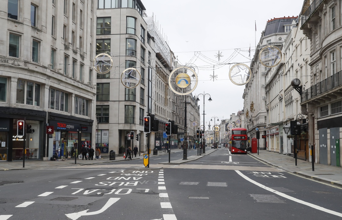 这是12月29日在英国伦敦市中心拍摄的冷清的街道.新华社 图