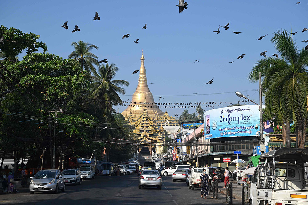 "缅甸最大的媒体之一,官方的缅甸广播电视台(myanmar radio and