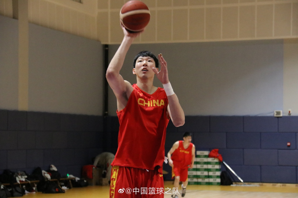 中国男篮正在紧张训练中。