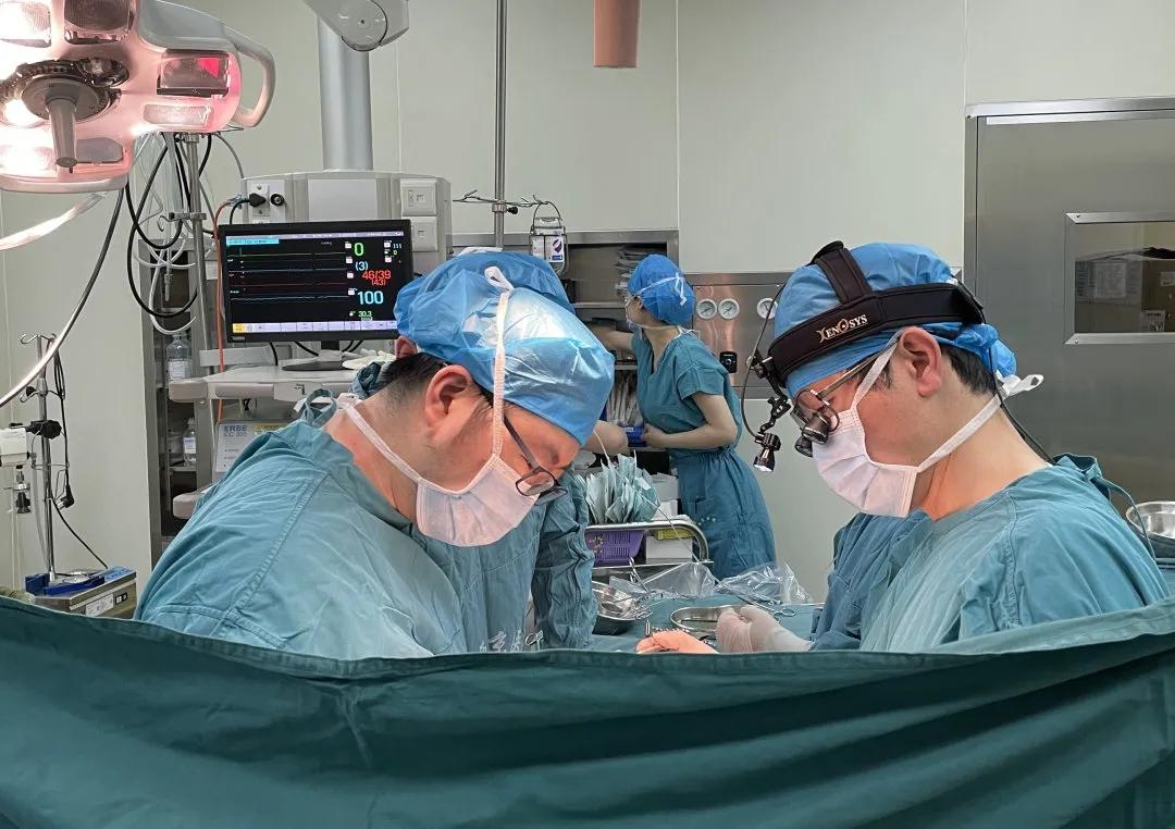 西京医院完成一例罕见重症复杂心脏病手术