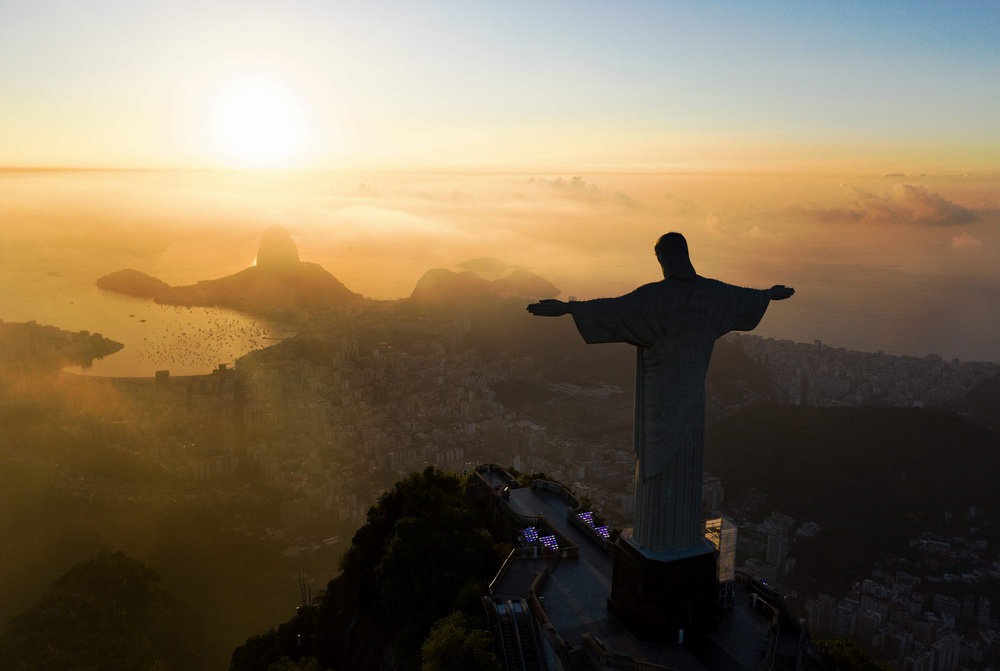 据外媒报道,里约热内卢地标耶稣雕像将在今年10月份迎来建成90周年