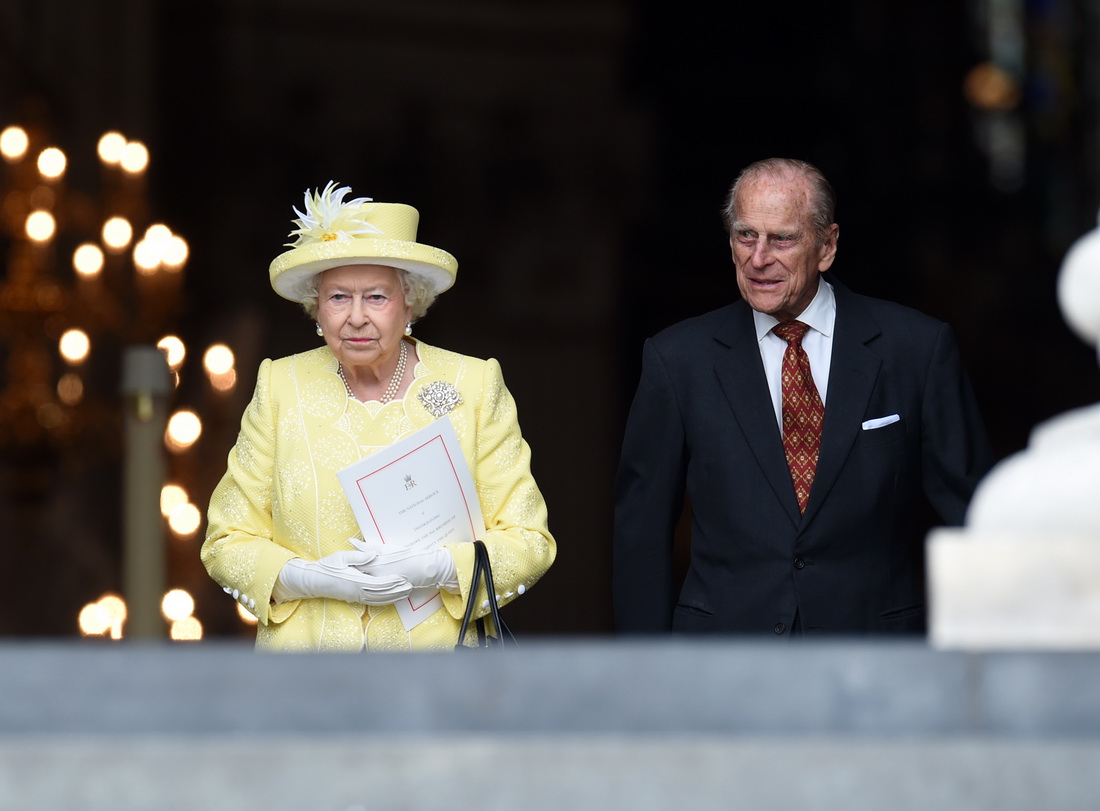 当地时间2016年6月10日,英国伦敦,伊丽莎白女王和菲利普亲王抵达