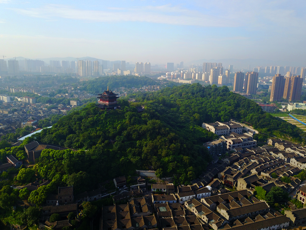 地产界 4月13日,江苏省镇江市公布了2021年度供地计划,市区国有建设