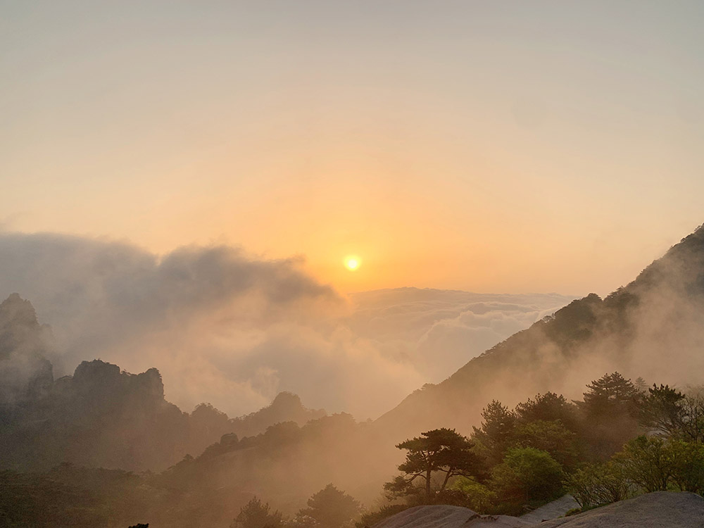 五一假期第一天黄山风景区接待游客14万余人