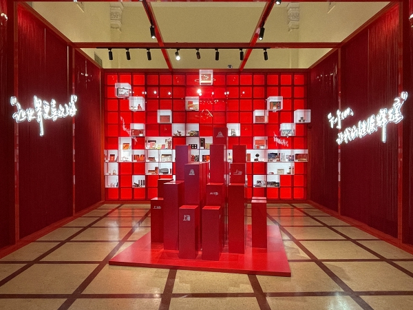 中国品牌日上海展区，特别设计的主题装置——《下一个100：我们继续辉煌》  本文图均为 澎湃新闻高级记者 陈伊萍 图