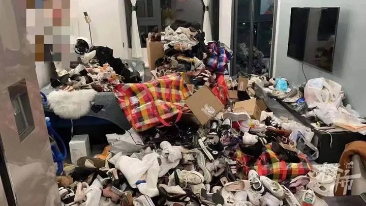 杭州二手鞋商扫楼偷鞋警方在其住处搜出739双