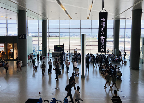 上海两大机场客流恢复至疫情前同期水平,品牌首店持续