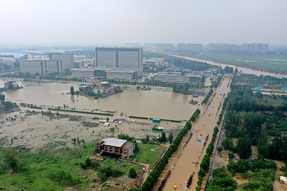 2021年7月22日,郑州市中牟县永顺路附近水情.