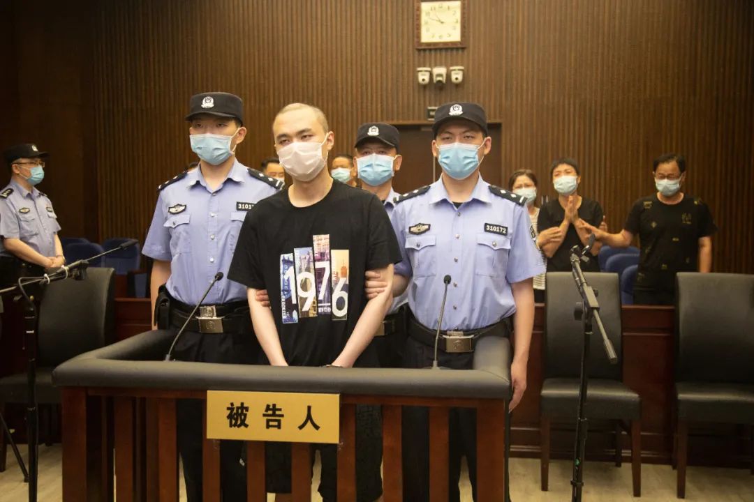 严豪杰杀妻焚尸案宣判:被告一审被判处死刑