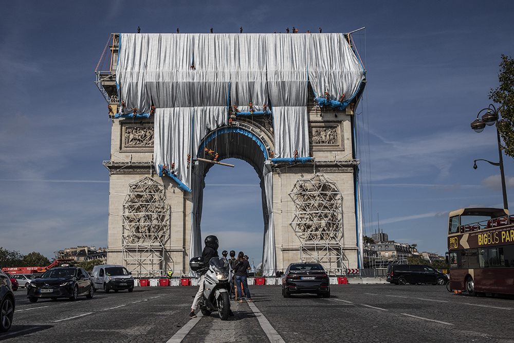 当地时间2021年9月12日,法国巴黎,保加利亚艺术家克里斯托(christo