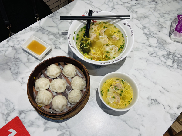 上海老字号把餐厅开在菜场旁,居民"买菜 吃早餐"一处