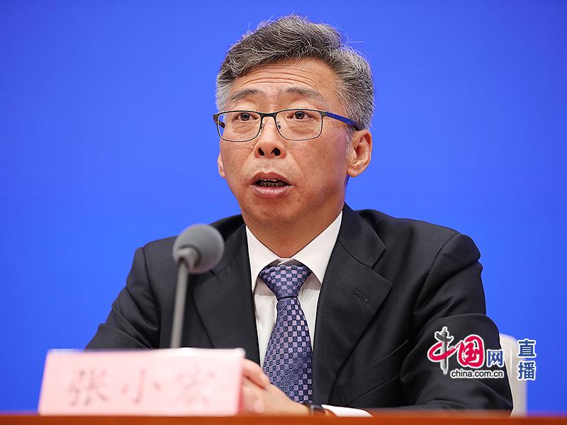 住房和城乡建设部副部长张小宏在发布会上 中国网 图