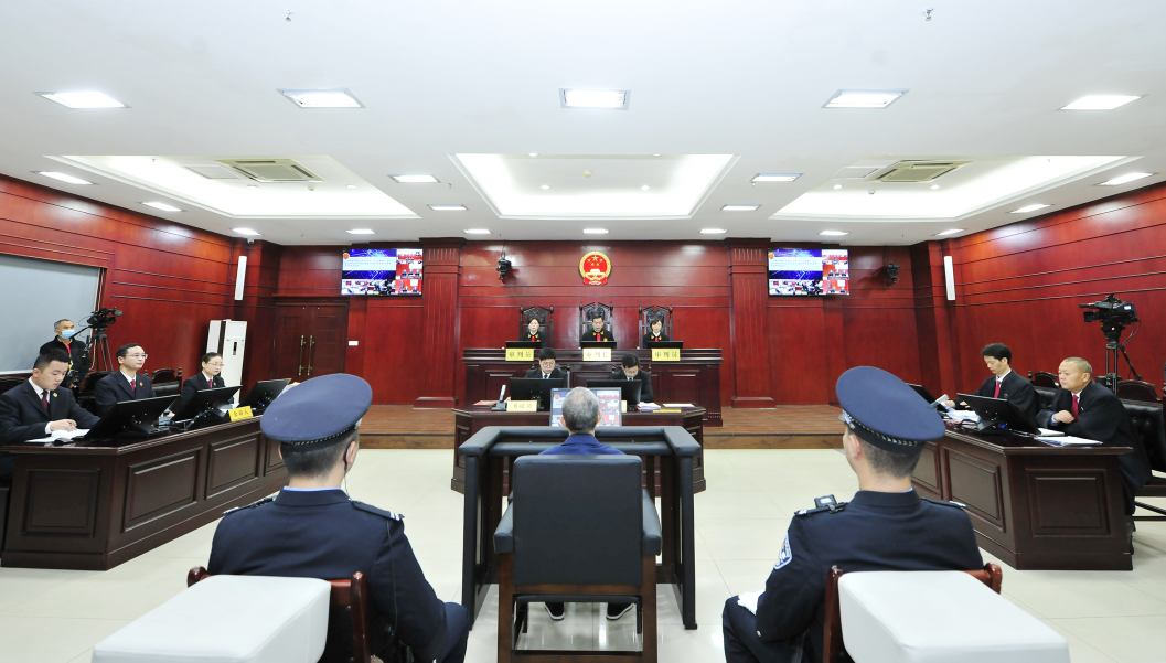首页>一号专案> 图为庭审现场法院查明:2003年至2020年期间,被告人