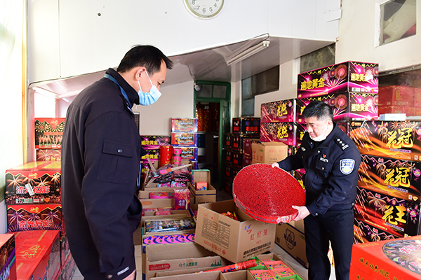 上海警方侦破一起非法经营烟花爆竹案查获1000余箱