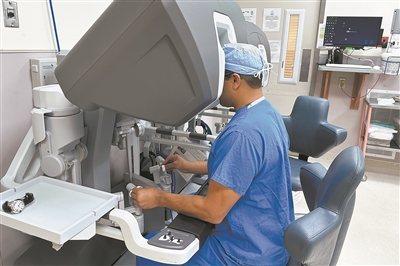 美国首例机器人肝移植手术成功
