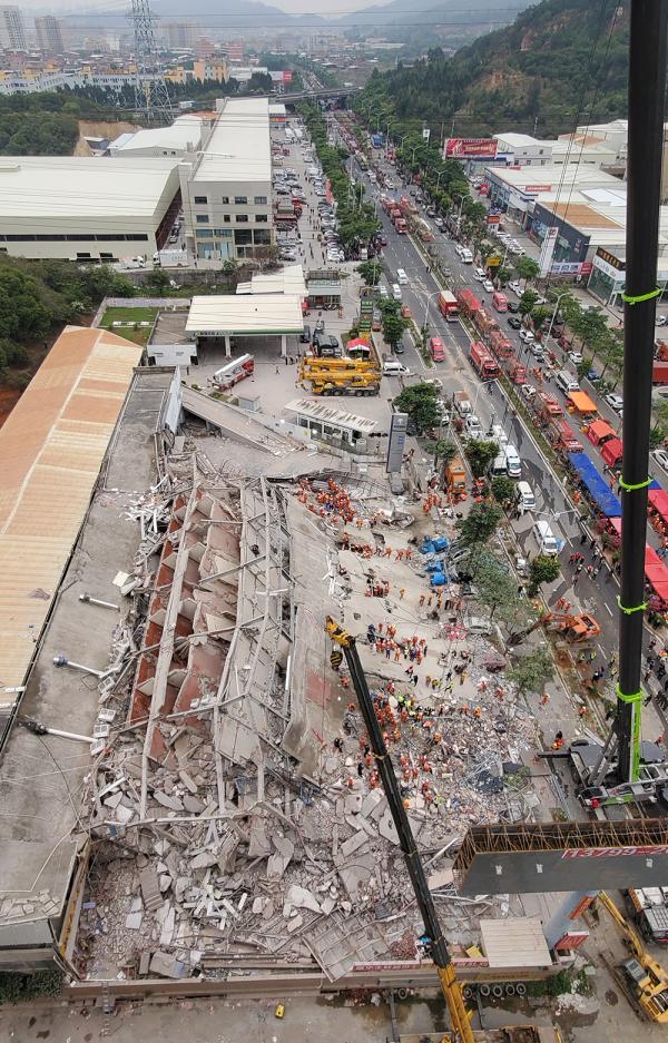 于3月8日凌晨2时到达福建省泉州市欣佳酒店"3·7"房屋坍塌事故现场