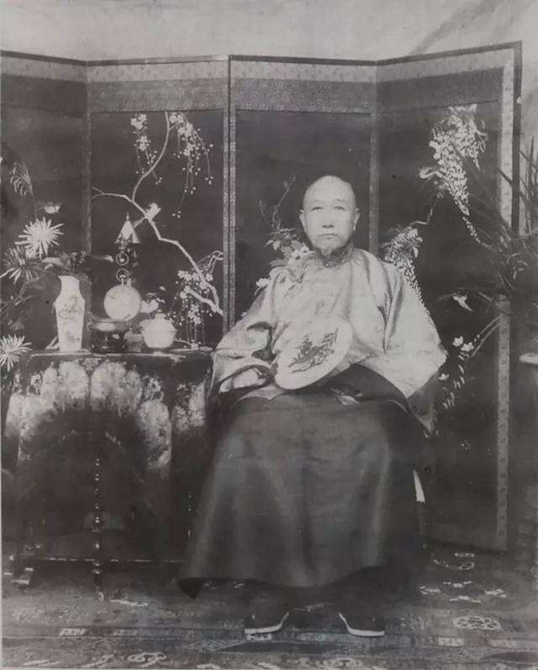 张之洞姐夫鹿传霖迁都荆门12月30日,张之洞向西安行在军机处发出电报