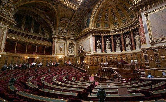 经参议院和国民议会投票,法国紧急状态延长到7月10日