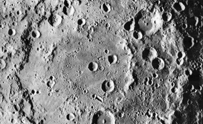 新研究发现月球表面仍在释放碳,对月球碰撞形成理论