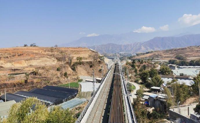 成昆铁路复线米攀段今通货运列车,全线预计2023年开通