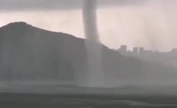 暴雨后,东莞市民拍到虎门海面"龙吸水"