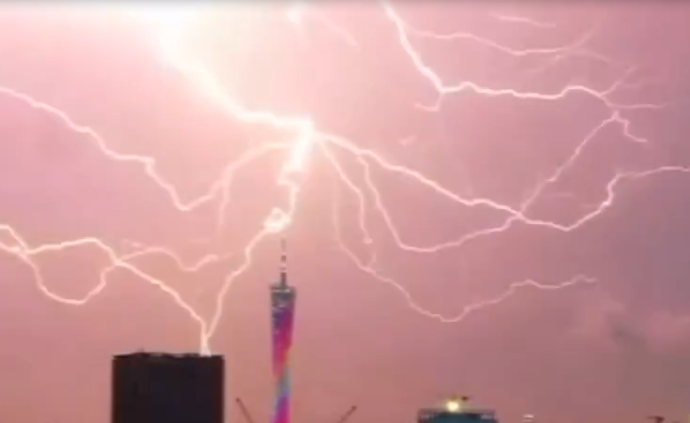 现场视频丨广州塔被雷劈?官方回应:这叫接闪