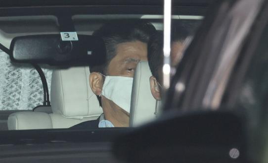 任期最长首相谢幕，能否追回“失去的三十年”