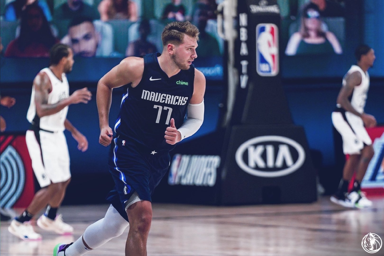 东契奇场均31分,21岁已打服nba