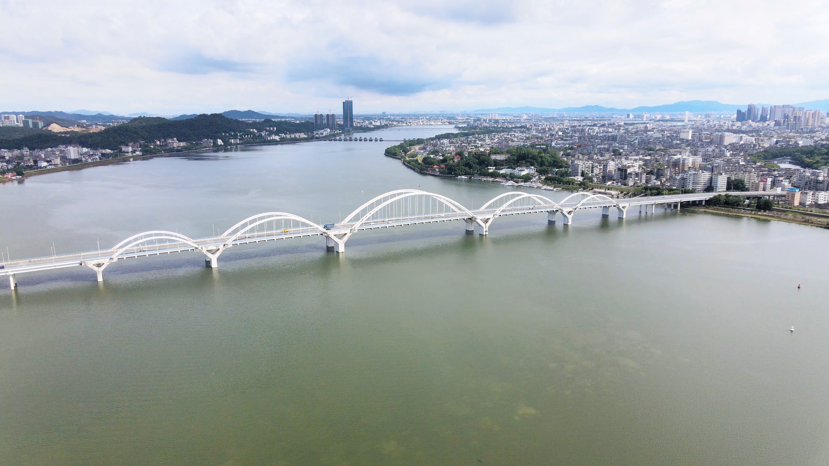 作为建设"全国示范河湖"的重要一环,潮州市以建设韩江"一江两岸"碧道