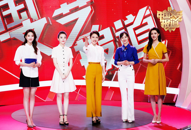 左起:李丹,权沛阳,龙洋,周蕾,金佳悦