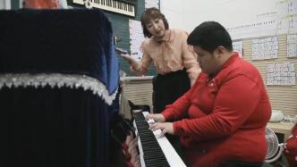 钢琴老师坚持十年，用音乐帮自闭症儿童康复