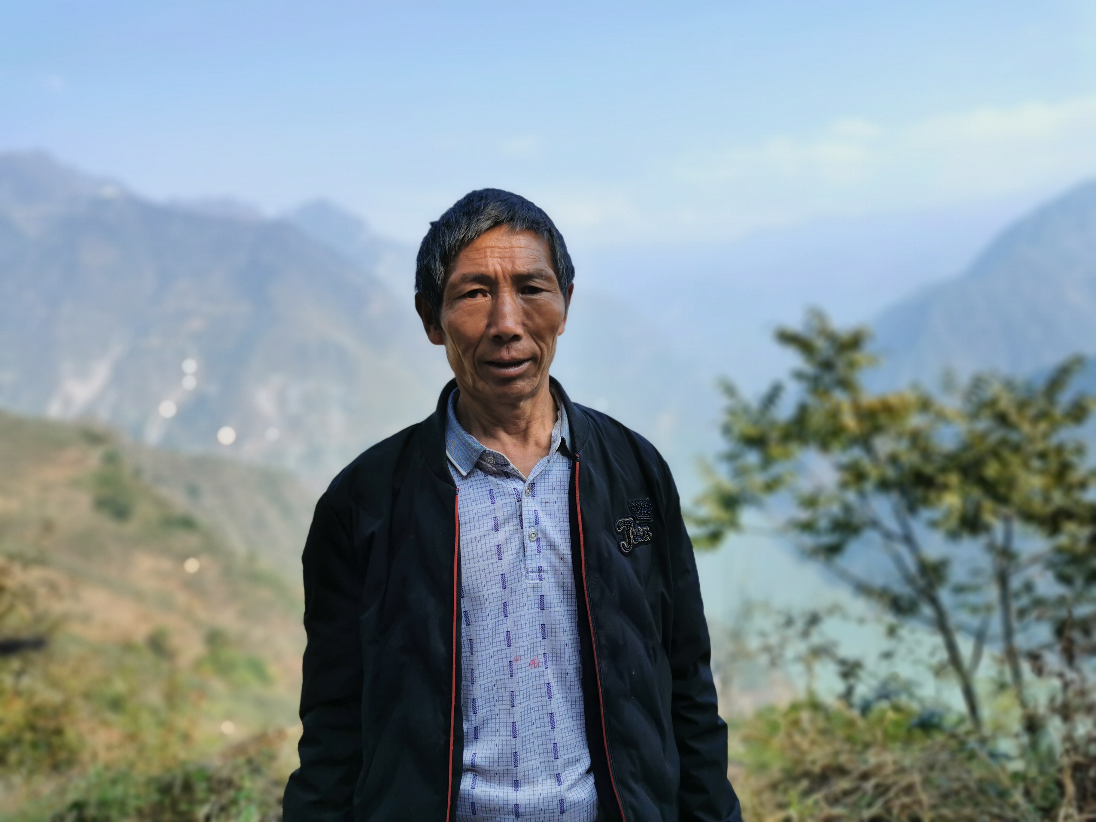 龙王庙村村民小组组长杨兴平把荒山变宝地，全村每人一年增收五六千。 