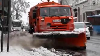 俄罗斯远东城市遭遇强冻雨灾害，当地进入紧急状态