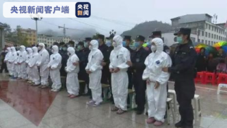 1人运送11名外籍人员偷越国境到广西，12人分别获刑