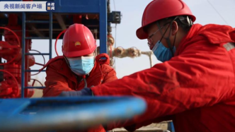 新疆准噶尔盆地东部试采高产工业油气井，日产气近2万立方米