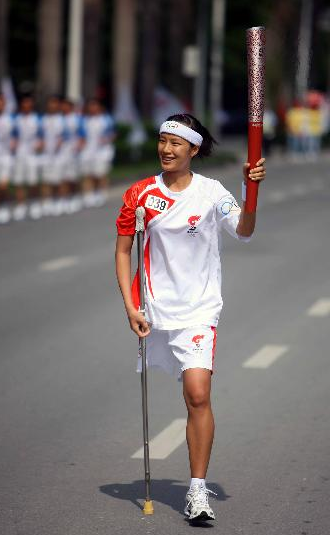 归玉娜传递奥运火炬.