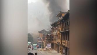 贵州西江苗寨一建筑起火，景区回应称无人伤亡