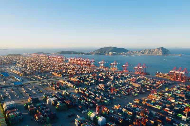 1至11月，上海洋山港集装箱吞吐量达1840多万标箱。