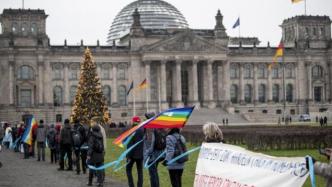 德国多地民众举行示威活动，抗议军费增加