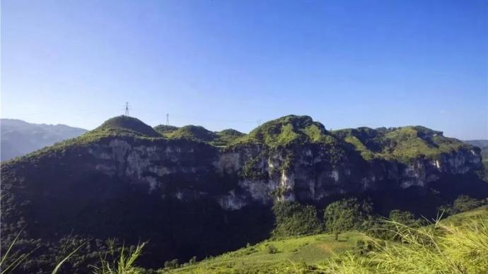 10多名驴友在贵州未开发溶洞探险失联，救援队赶赴现场