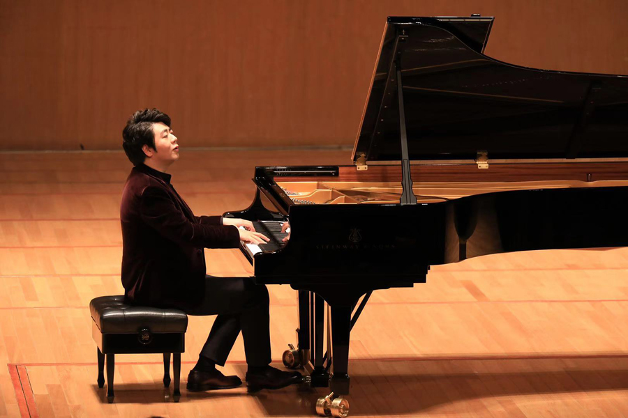 2020年12月9日,郎朗在上海东方艺术中心献演巴赫巨作《哥德堡变奏曲》