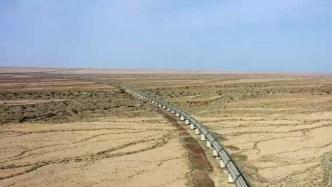 坐着火车从沙漠上高原，新疆格尔木至库尔勒铁路开通