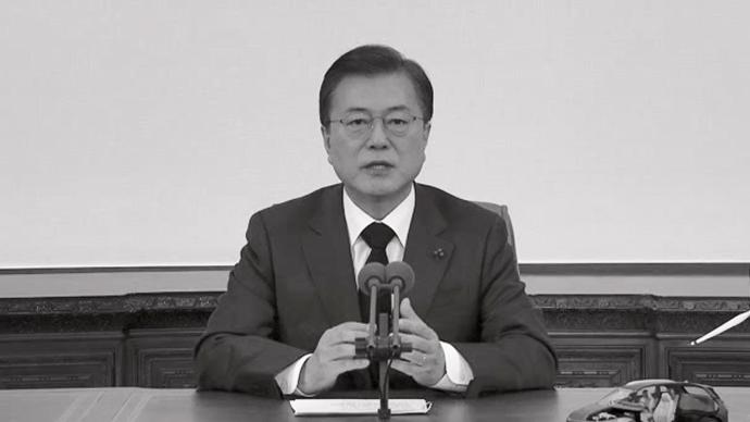 文在寅發(fā)表“2050碳中和宣言”電視講話,畫(huà)面變成黑白色