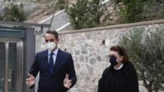 骑车远足并与民众合影，希腊总理因违反防疫规定道歉