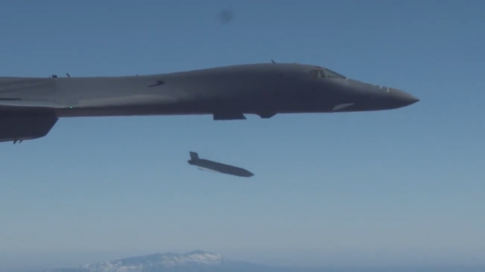 美媒：美军B-1B轰炸机首次发射隐形巡航导弹