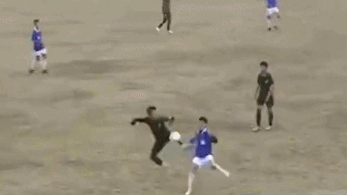 14歲球員足球賽飛踹對手,浙江足協:嚴肅處罰