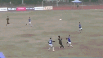 杭州U14足球队就“飞踹”对手集体致歉，涉事球员停赛一年