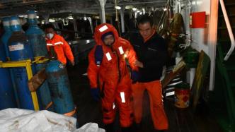 长江口集装箱船碰撞一船沉没，3死5失踪8人获救